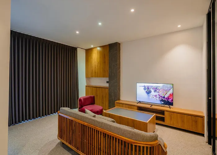 Loi Mansion Managed By Arm One Hundred سمينياك